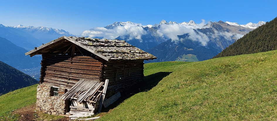 hut-hiking-schenna-panorama-mountains-gasserhof